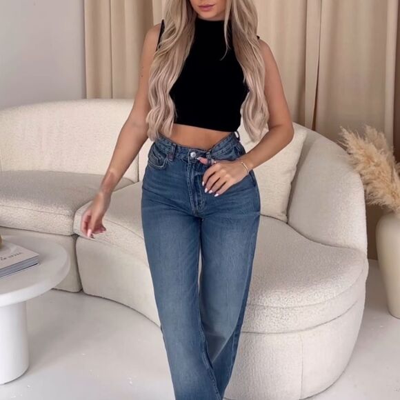 Mock neck black crop - Picture 2 of 8